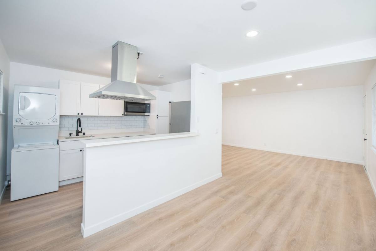 Apartment for rent at 2910 Peppertree Lane, Costa Mesa, CA 92626