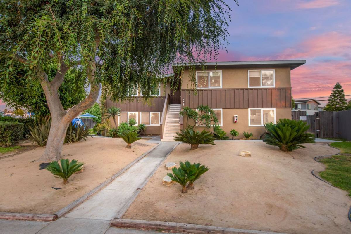 Apartment for rent at 2910 Peppertree Lane, Costa Mesa, CA 92626
