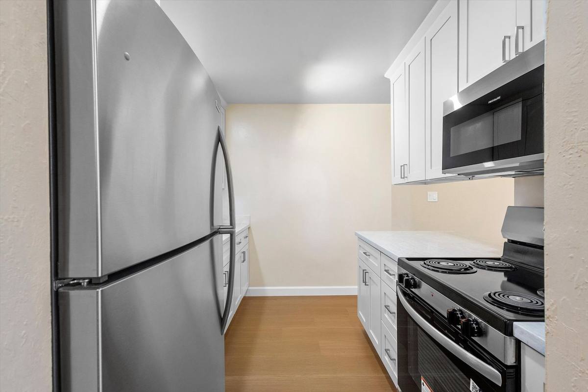 Apartment for rent at 2150 Santa Clara Ave, Alameda, CA 94501