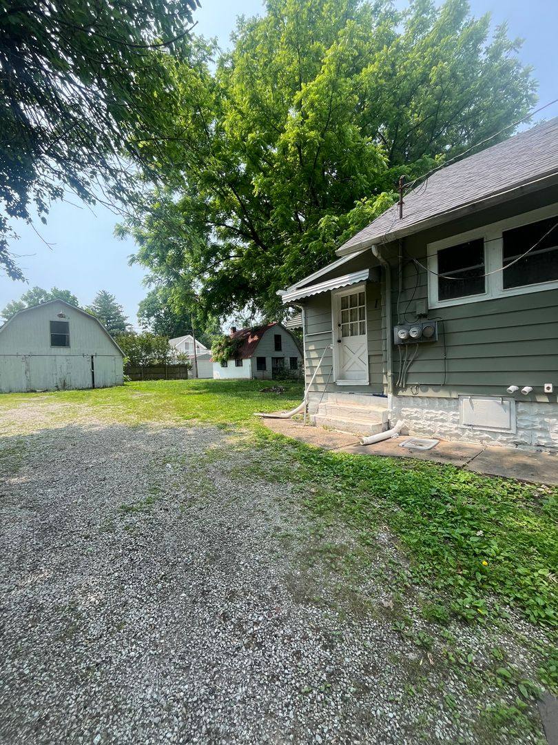 Apartment for rent at 522 W Harrison Ave, Clarksville, IN 47129