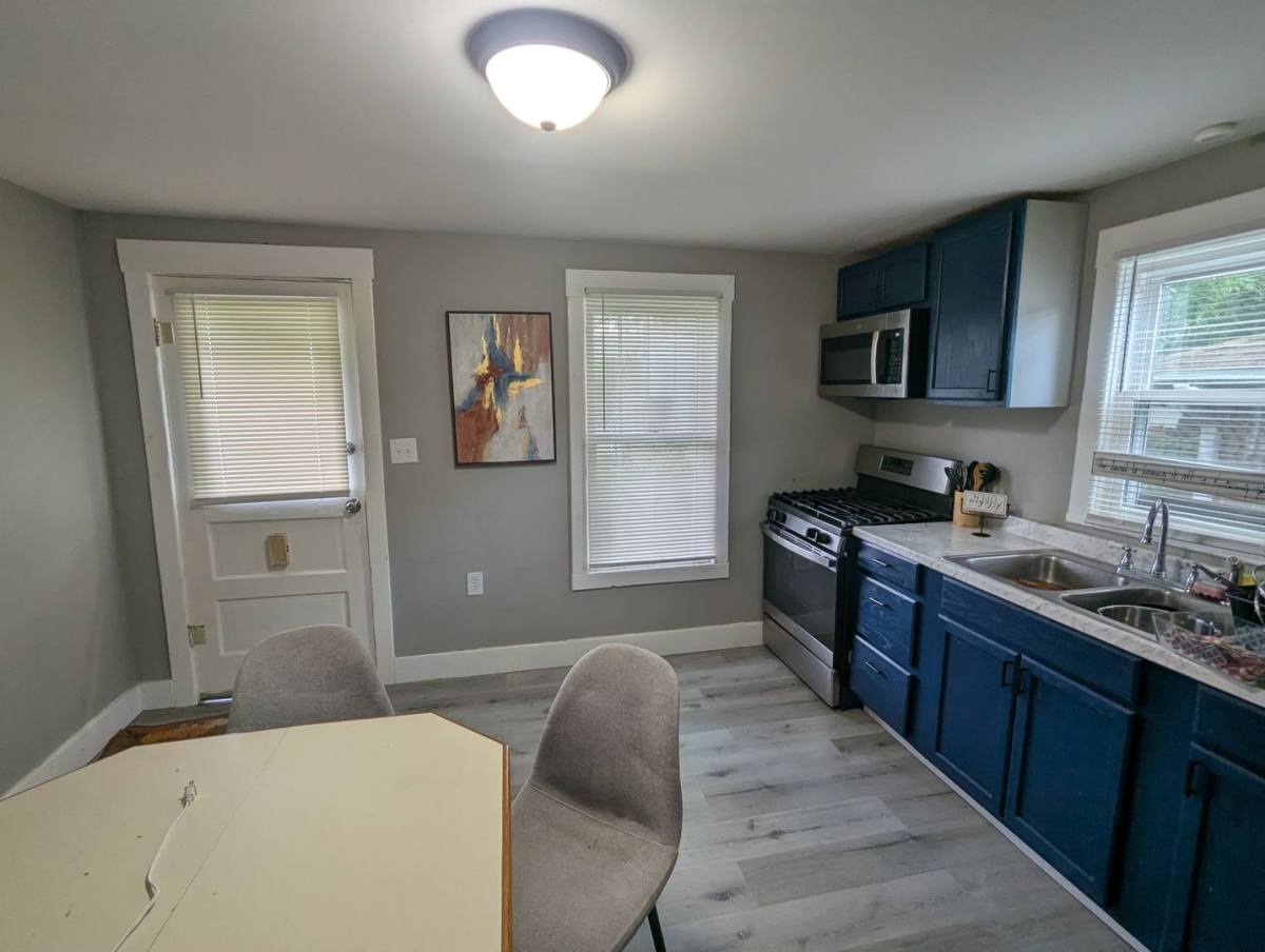 Apartment for rent at 522 W Harrison Ave, Clarksville, IN 47129