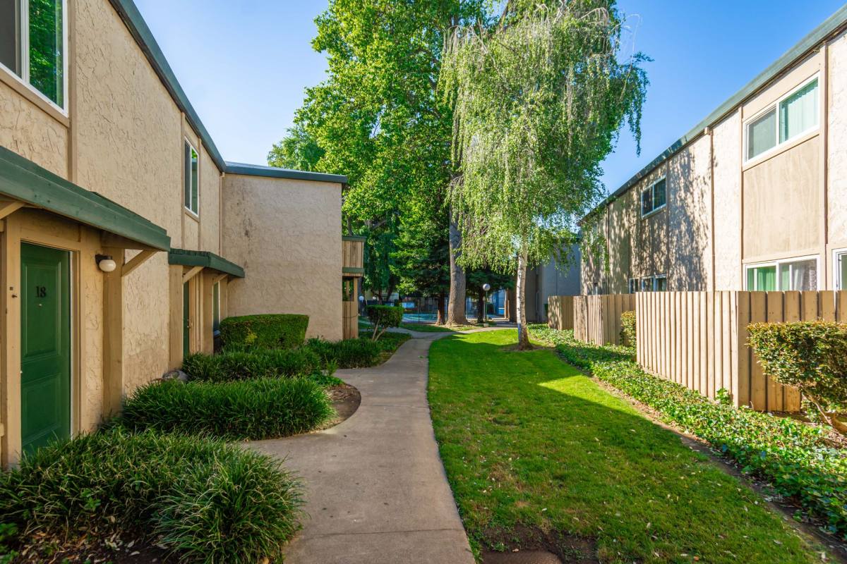 Townhouse for rent at 2850 La Loma Dr, Rancho Cordova, CA 95670