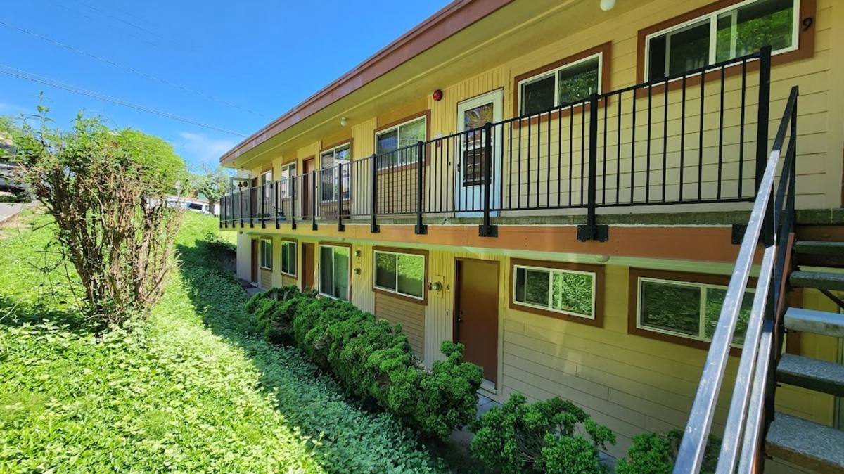 Apartment for rent at 930 SW Gibbs St, Portland, OR 97239