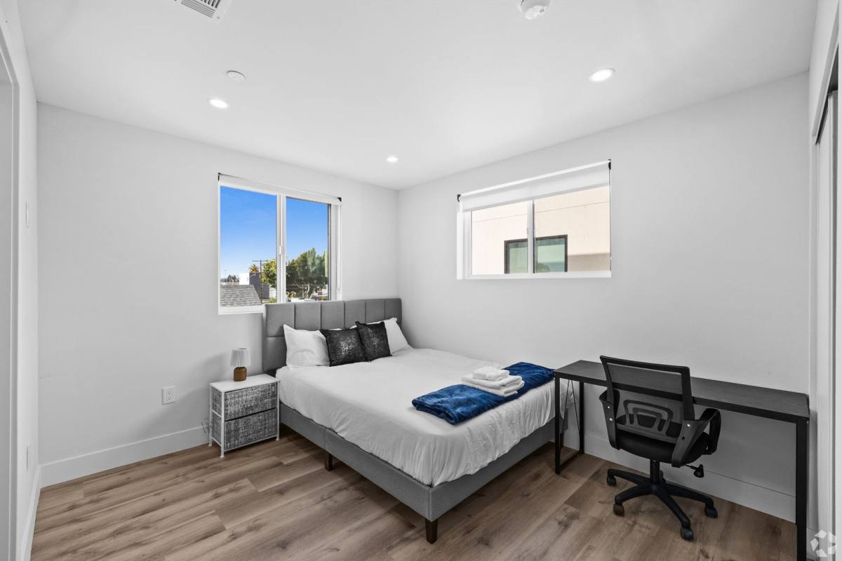 Apartment for rent at 1171 W 37th Place, Los Angeles, CA 90007