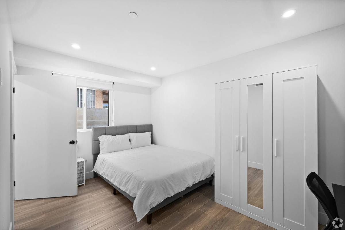 Apartment for rent at 1171 W 37th Place, Los Angeles, CA 90007