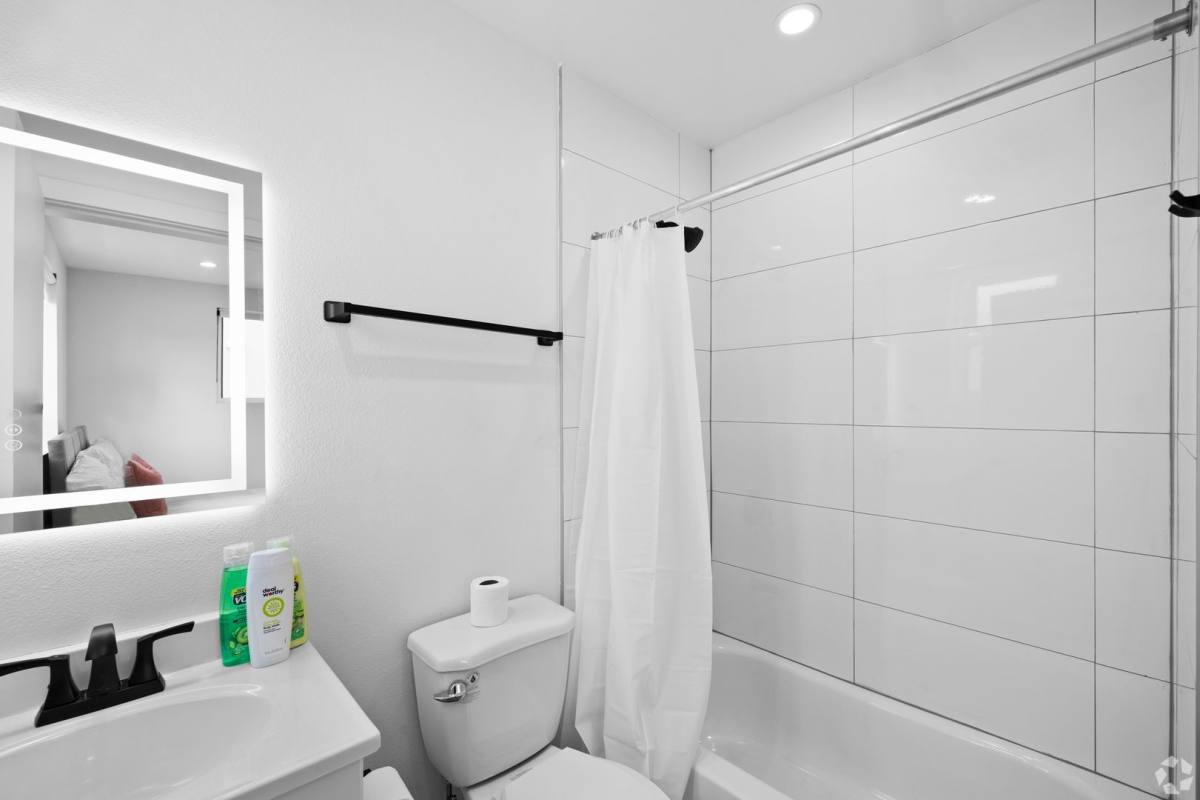 Apartment for rent at 1171 W 37th Place, Los Angeles, CA 90007