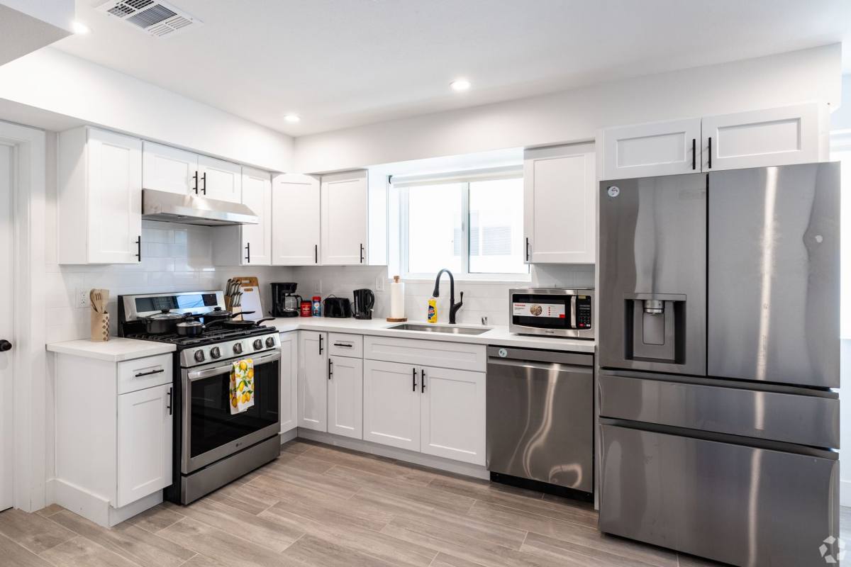 Apartment for rent at 3001 Van Buren Place, 1508 W, Los Angeles, CA 90007