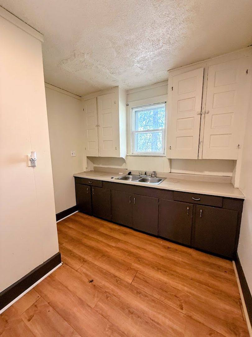 Apartment for rent at 2048 2nd St NE, Canton, OH 44704