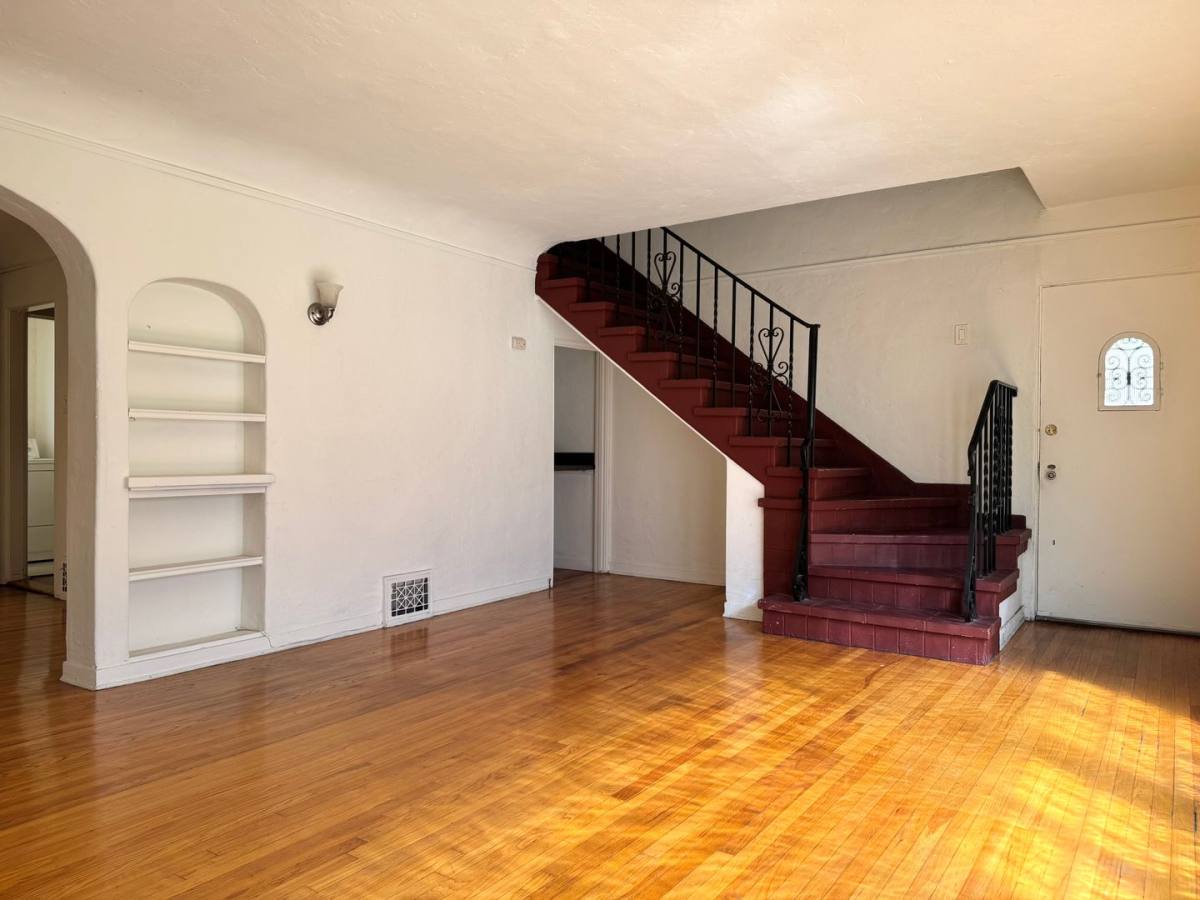 Apartment for rent at 419-427 N Spaulding Ave, Los Angeles, CA 90036