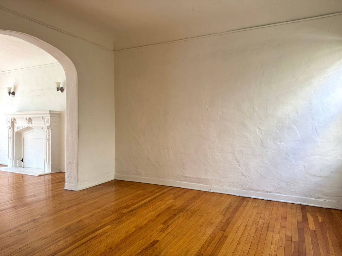 Apartment for rent at 419-427 N Spaulding Ave, Los Angeles, CA 90036