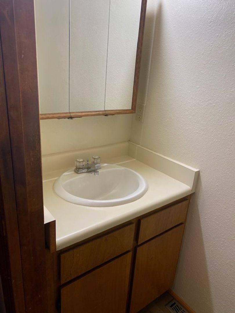 House for rent at 329 Bessie St, Medford, OR 97504
