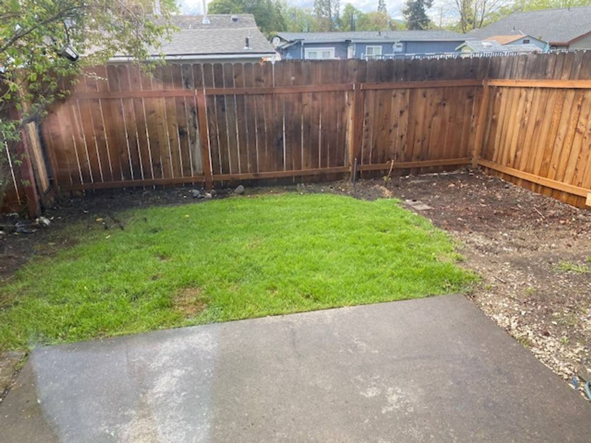 House for rent at 329 Bessie St, Medford, OR 97504