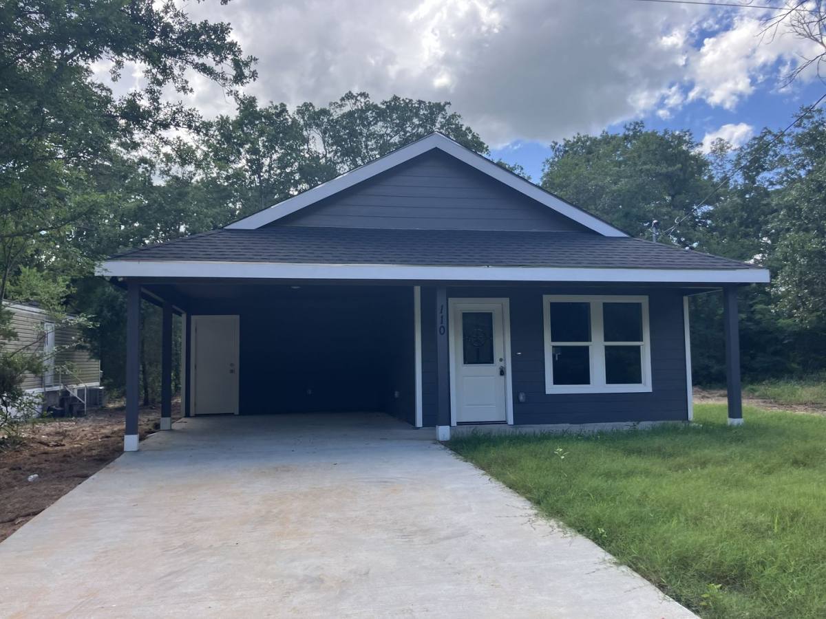 House for rent at 110 Bowie St, Mabank, TX 75156