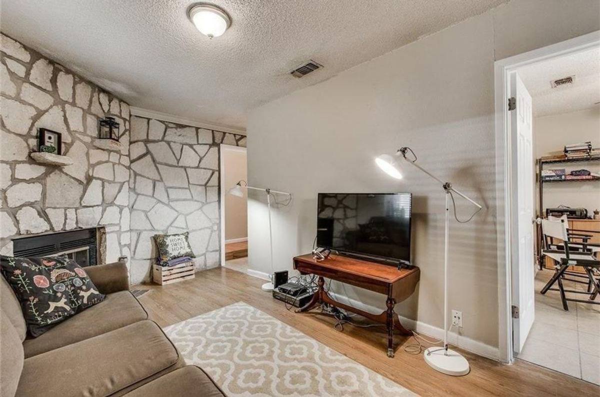 Townhouse for rent at 404 Franklin Blvd #B, Austin, TX 78751