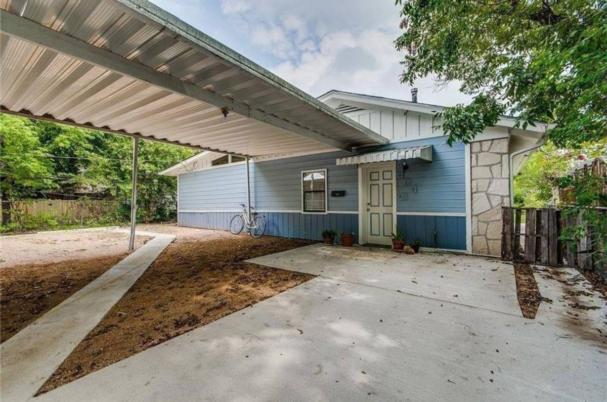 Townhouse for rent at 404 Franklin Blvd #B, Austin, TX 78751