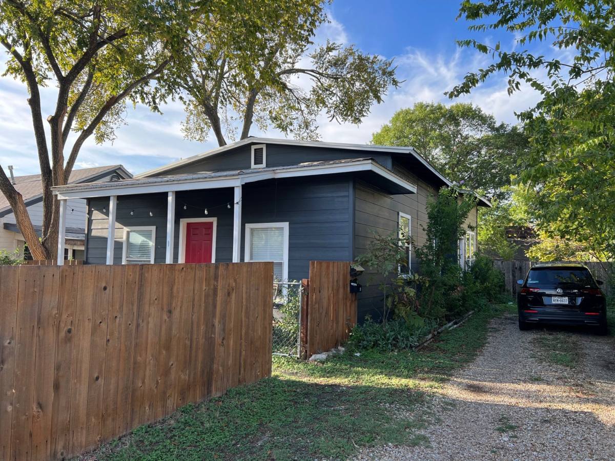 Townhouse for rent at 611 Nelray Blvd #B, Austin, TX 78751