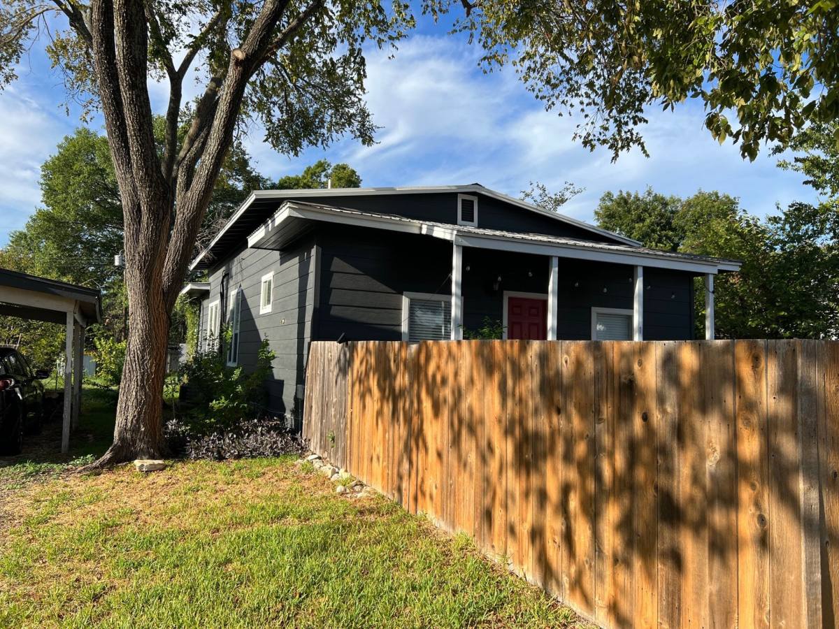Townhouse for rent at 611 Nelray Blvd #B, Austin, TX 78751
