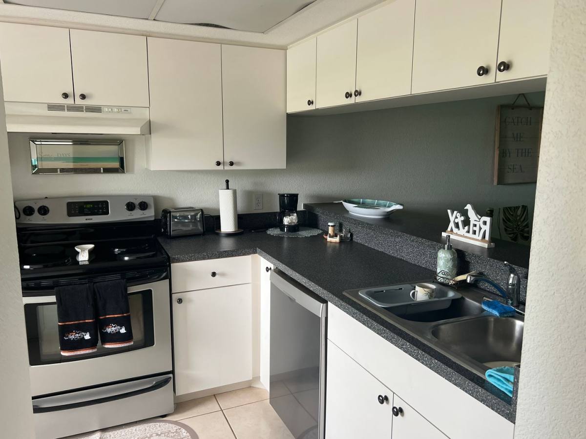 1999 Kings Highway #13B, Punta Gorda, FL 33980 - Condo for Rent - Image 4