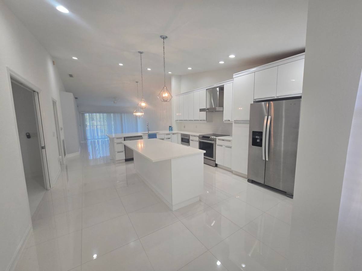 Apartment for rent at 9175 Michael Circle, Naples, FL 34113