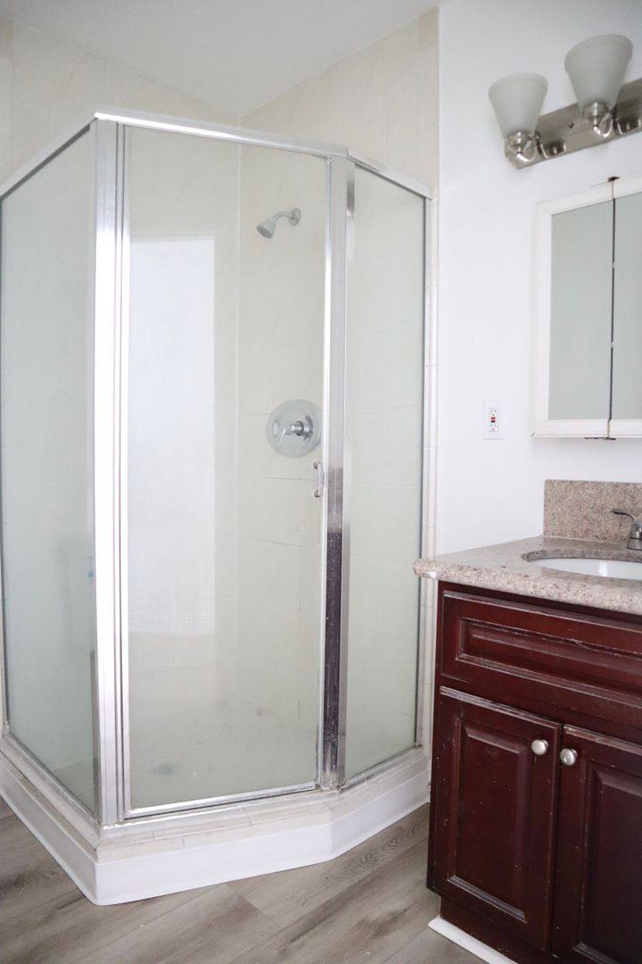 Apartment for rent at 8655 W Pico Blvd, Los Angeles, CA 90035