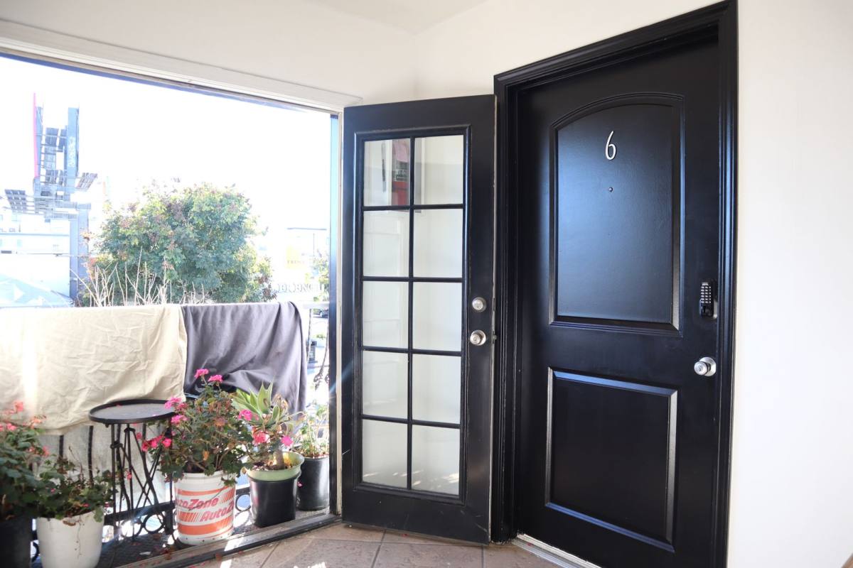 Apartment for rent at 8655 W Pico Blvd, Los Angeles, CA 90035