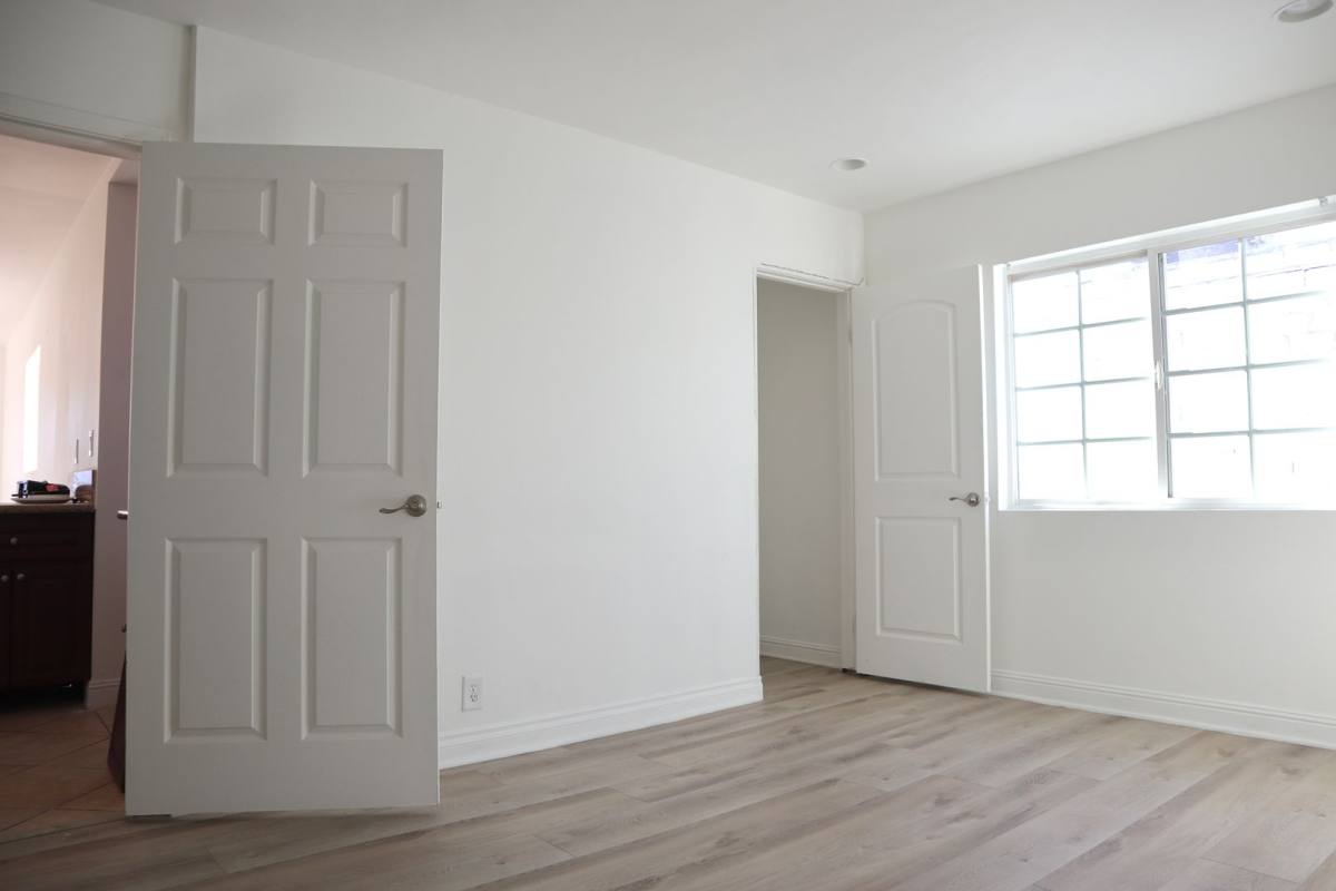 Apartment for rent at 8655 W Pico Blvd, Los Angeles, CA 90035