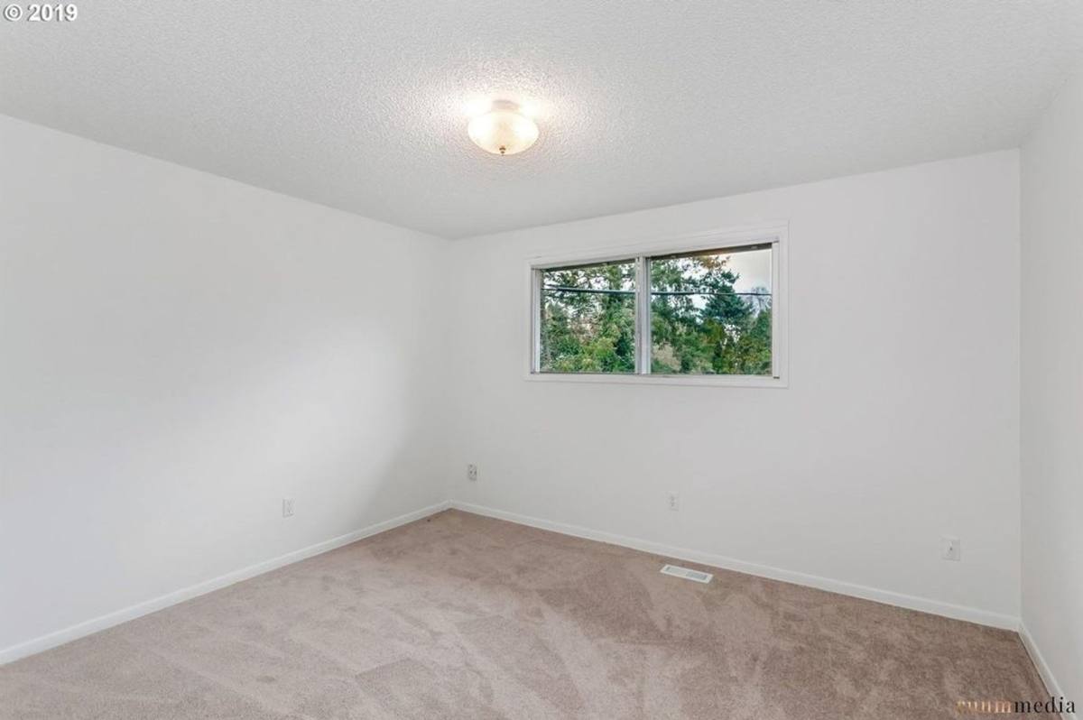 Townhouse for rent at 8205 SW Laurel St, Portland, OR 97225