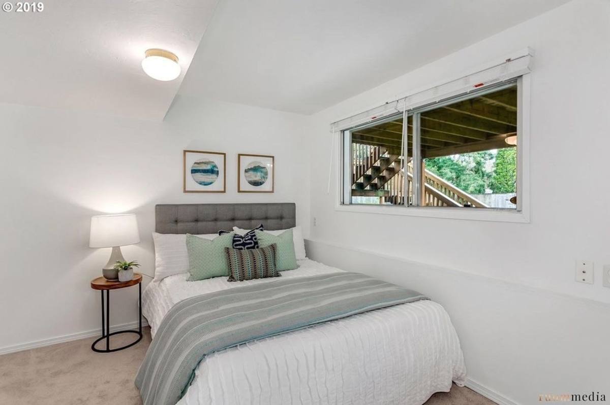 Townhouse for rent at 8205 SW Laurel St, Portland, OR 97225