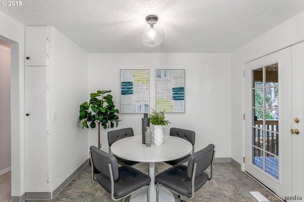 Townhouse for rent at 8205 SW Laurel St, Portland, OR 97225
