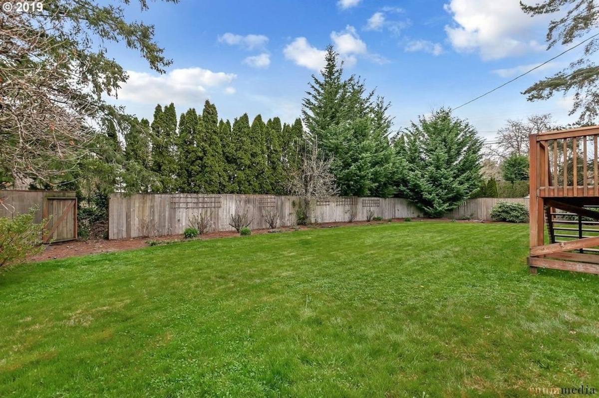 Townhouse for rent at 8205 SW Laurel St, Portland, OR 97225