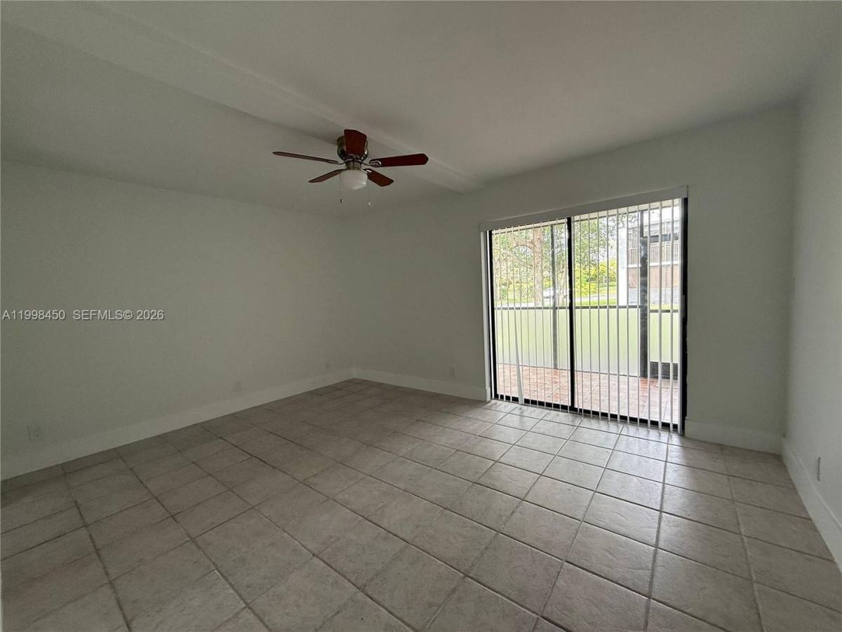 Apartment for rent at 155 Lakeview Dr, Fort Lauderdale, FL 33326