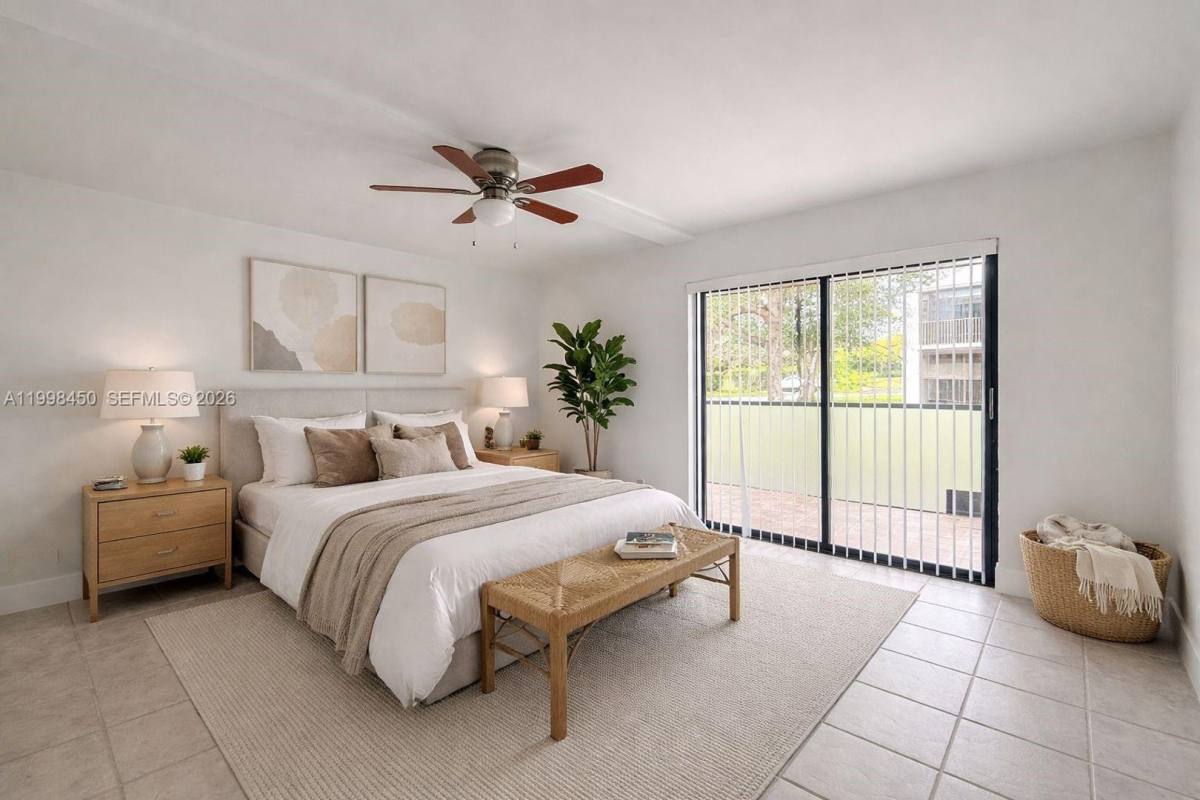 Apartment for rent at 155 Lakeview Dr, Fort Lauderdale, FL 33326