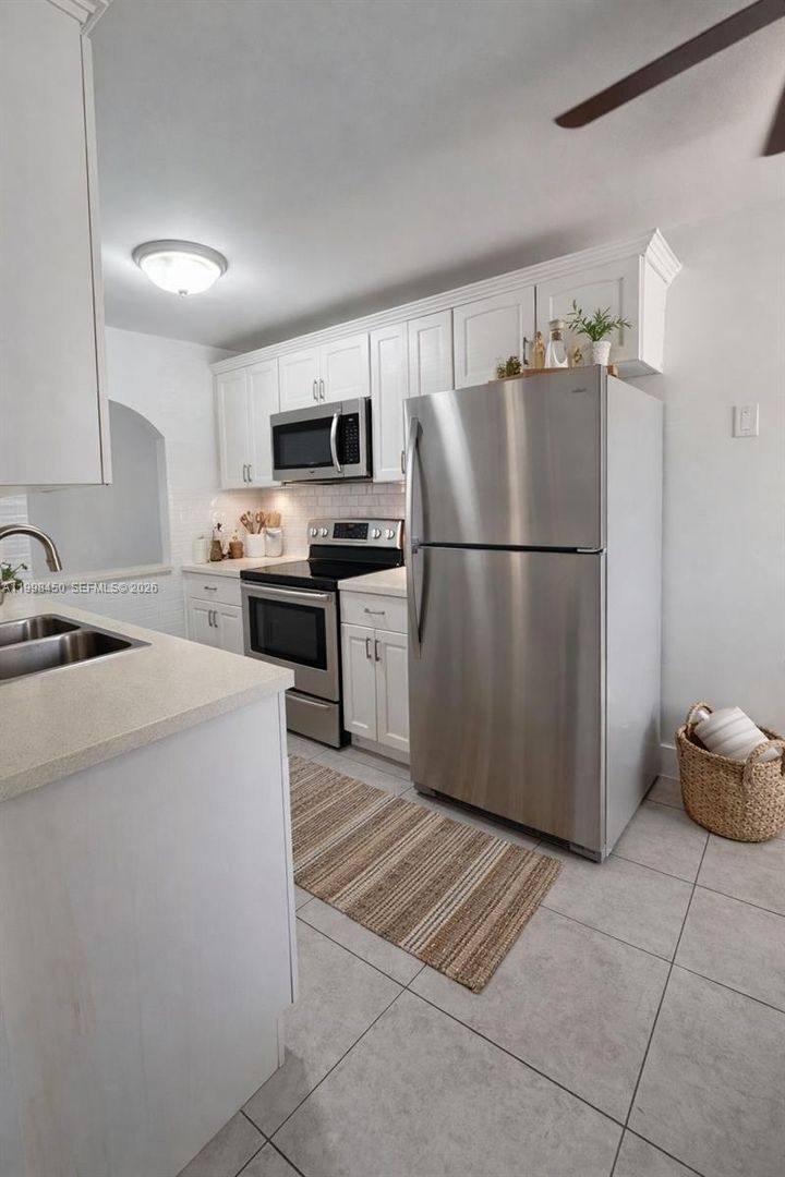Apartment for rent at 155 Lakeview Dr, Fort Lauderdale, FL 33326