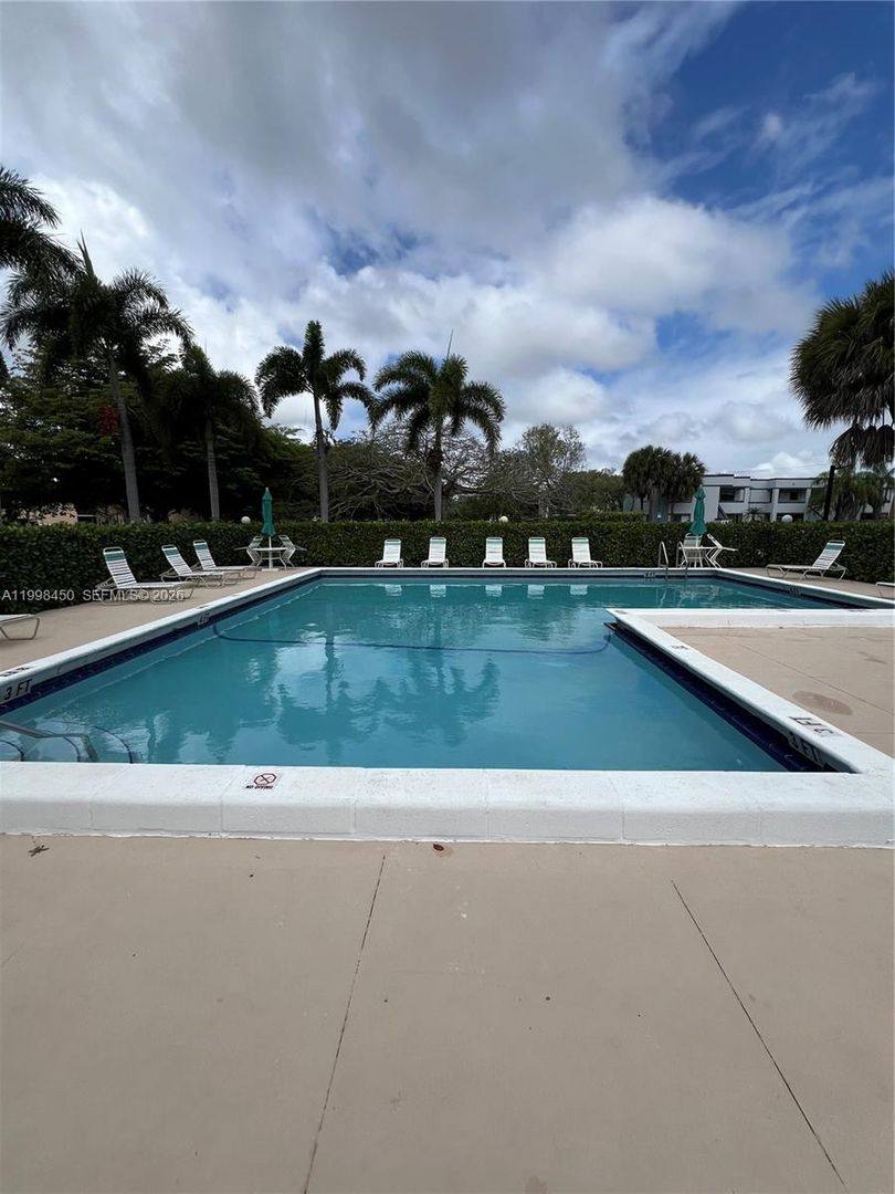 Apartment for rent at 155 Lakeview Dr, Fort Lauderdale, FL 33326