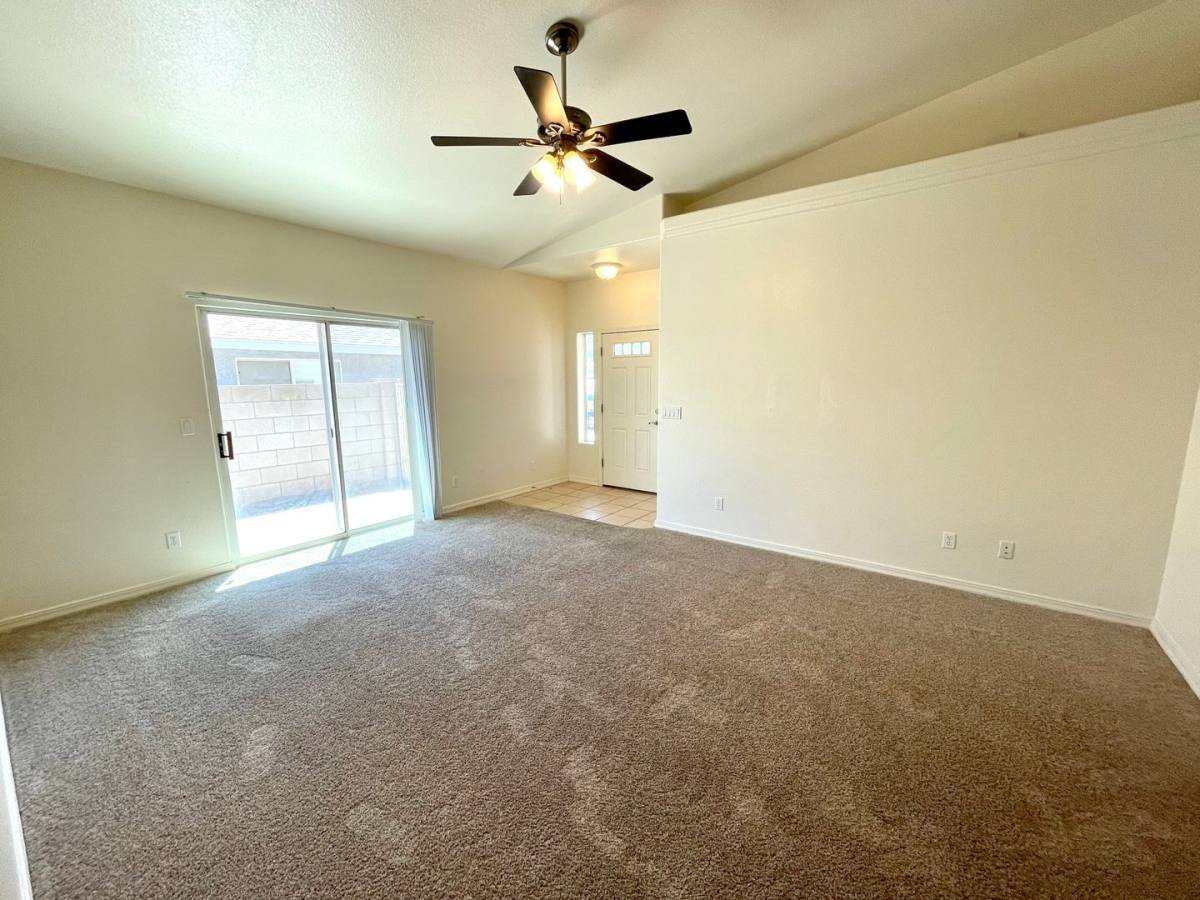 933 E Beverly Ave #B, Kingman, AZ 86401 - House for Rent - Image 5