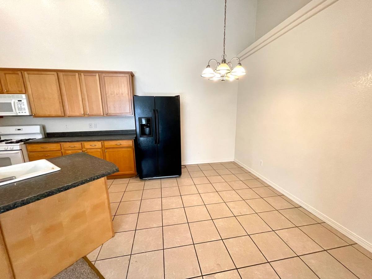 933 E Beverly Ave #B, Kingman, AZ 86401 - House for Rent - Image 6