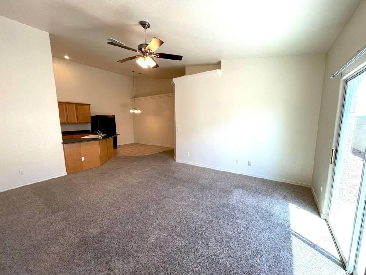 933 E Beverly Ave #B, Kingman, AZ 86401 - House for Rent - Image 3