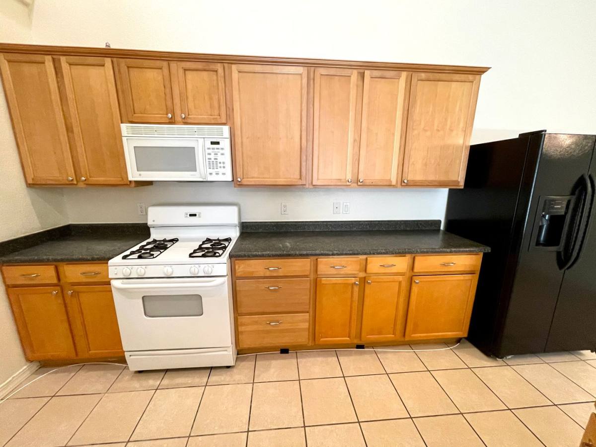 933 E Beverly Ave #B, Kingman, AZ 86401 - House for Rent - Image 8