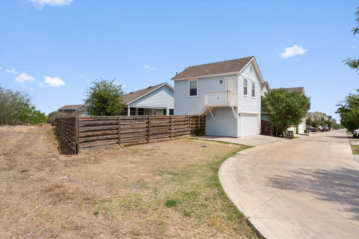House for rent at 1629 Arbor Knot Dr, Kyle, TX 78640