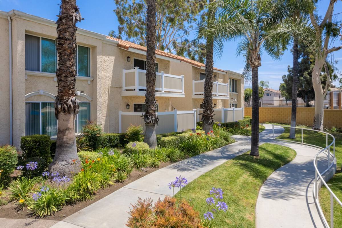 Apartment for rent at 2222 E Huntington Dr, Duarte, CA 91010