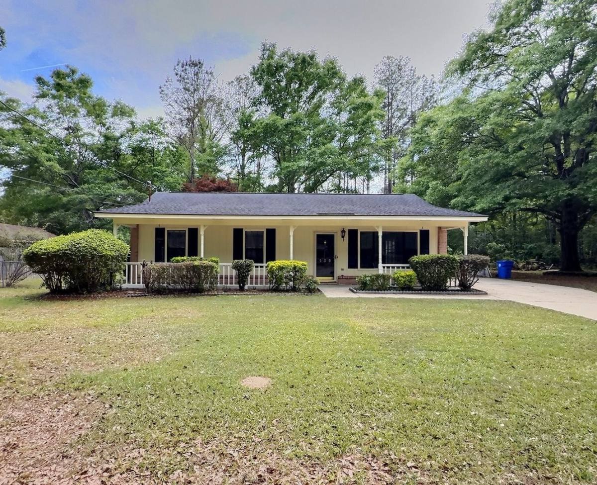 House for rent at 125 Kingswood Dr, Prattville, AL 36067