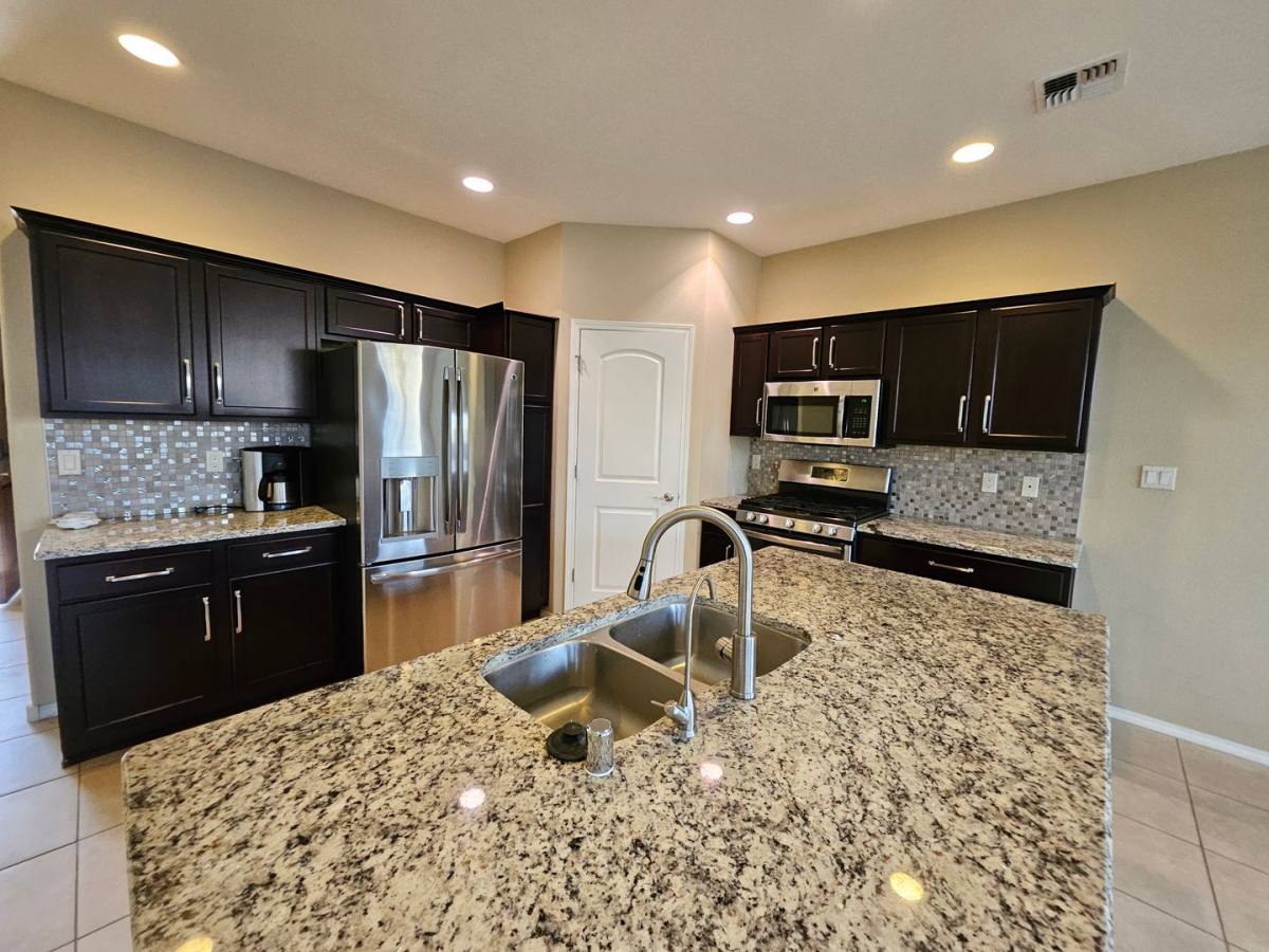 Townhouse for rent at 1408 Lumberton Dr NW, Albuquerque, NM 87104