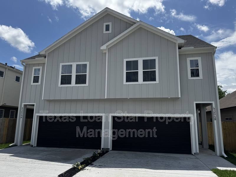 Apartment for rent at 4354 Clover St, Houston, TX 77051