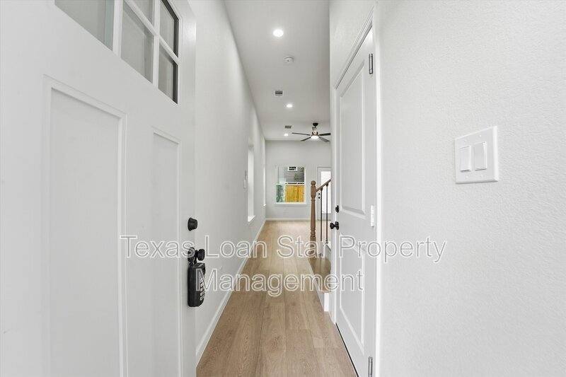 Apartment for rent at 4354 Clover St, Houston, TX 77051