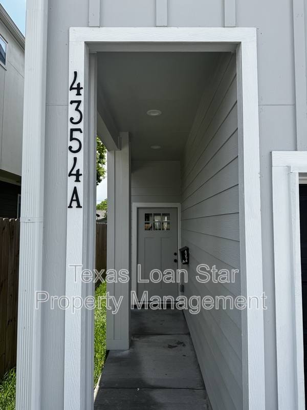 Apartment for rent at 4354 Clover St, Houston, TX 77051