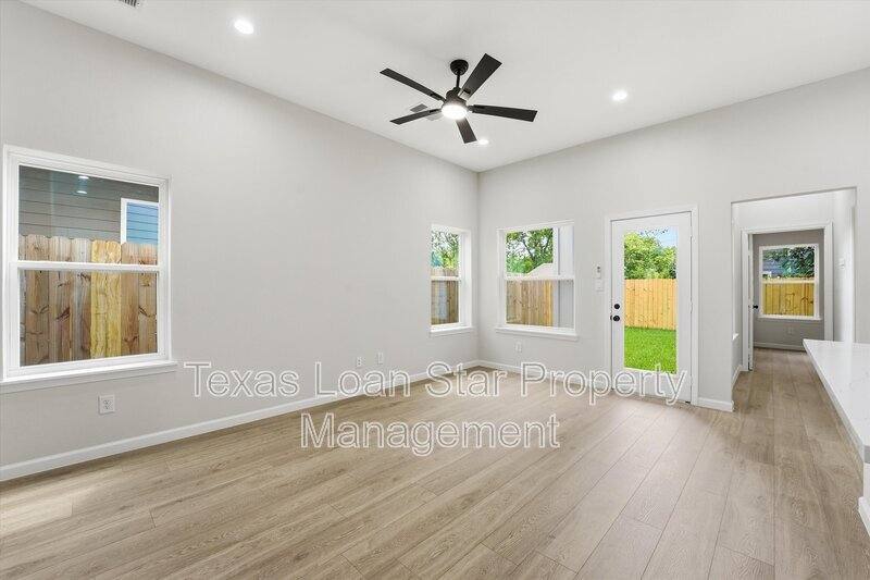 Apartment for rent at 4354 Clover St, Houston, TX 77051