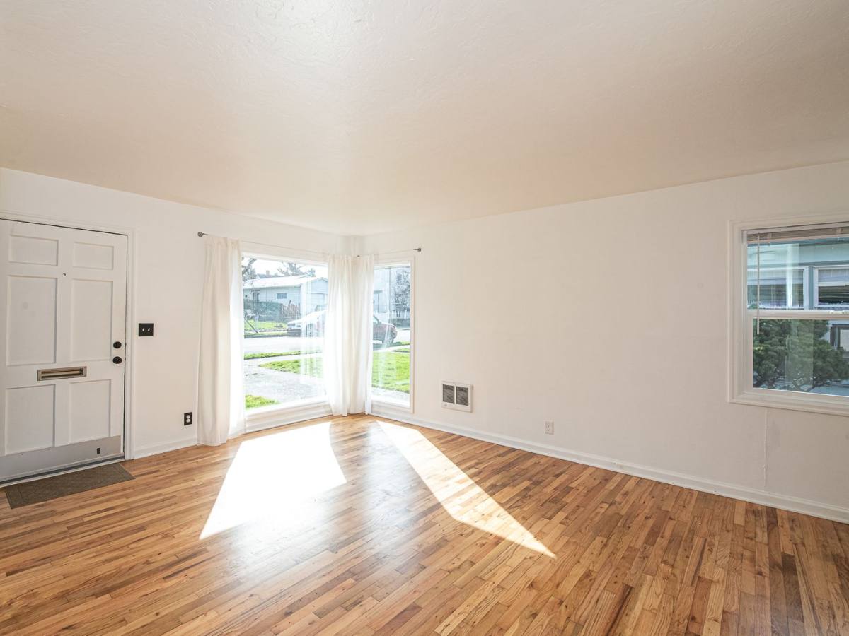 House for rent at 3033 N Halleck St, Portland, OR 97217