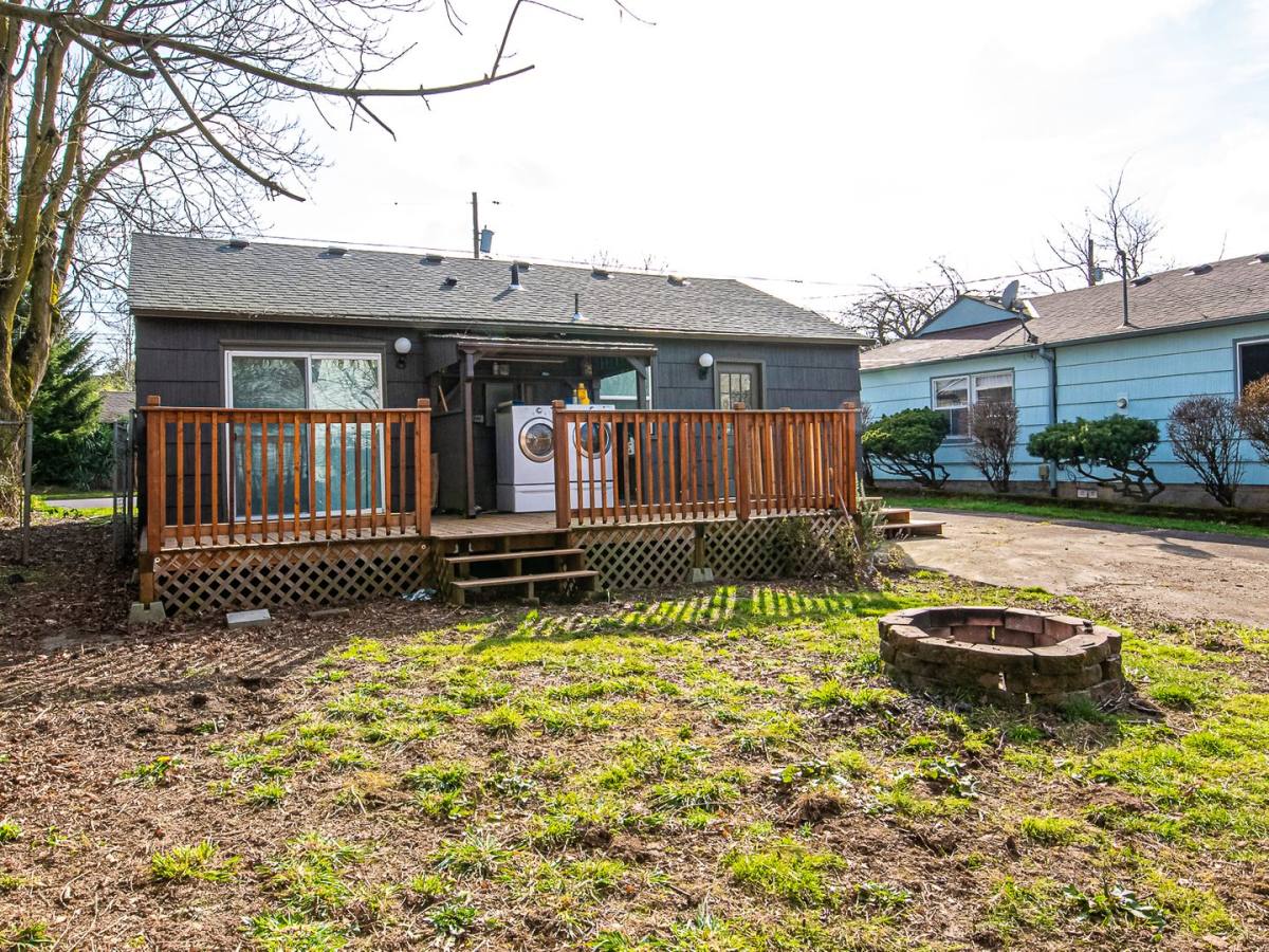 House for rent at 3033 N Halleck St, Portland, OR 97217