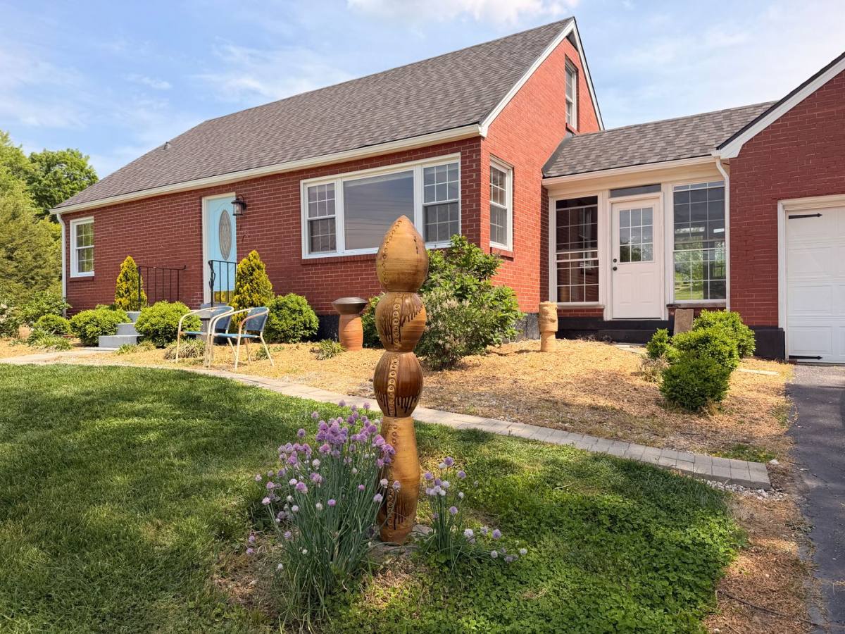 House for rent at 1810 Woodland Rd, New Albany, IN 47150