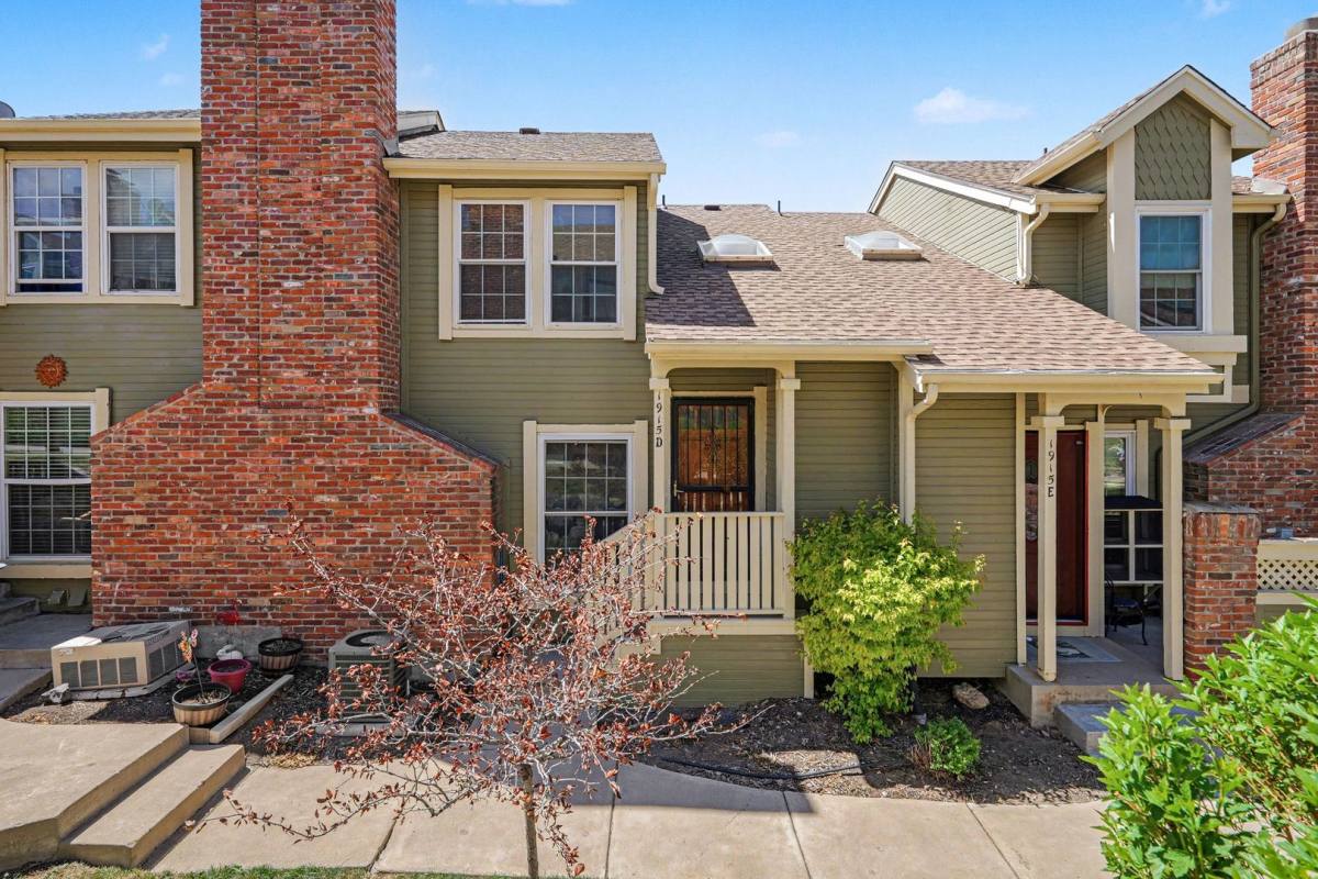 Townhouse for rent at 1915 S Hannibal St, Aurora, CO 80013